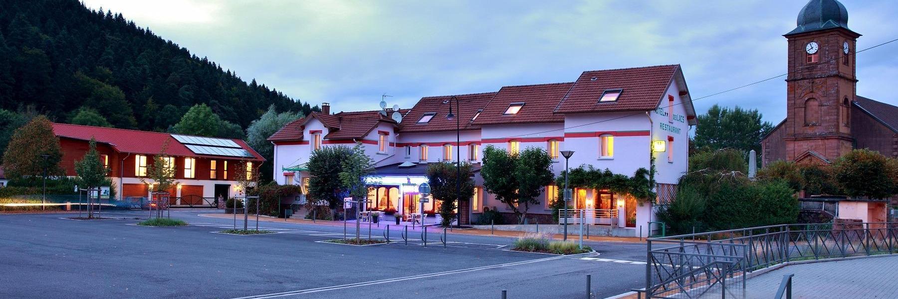 Logis Hotel & Restaurant Des Lacs Celles-sur-Plaine Exterior foto