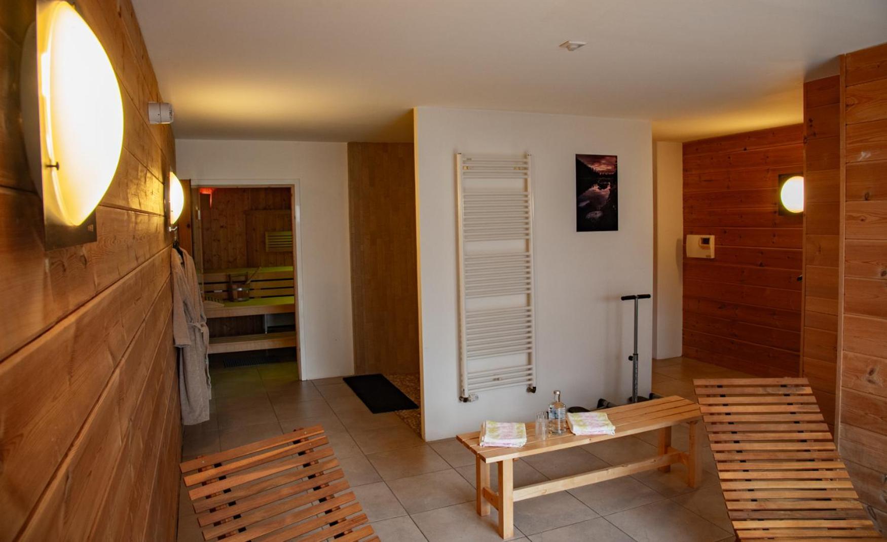 Logis Hotel & Restaurant Des Lacs Celles-sur-Plaine Exterior foto
