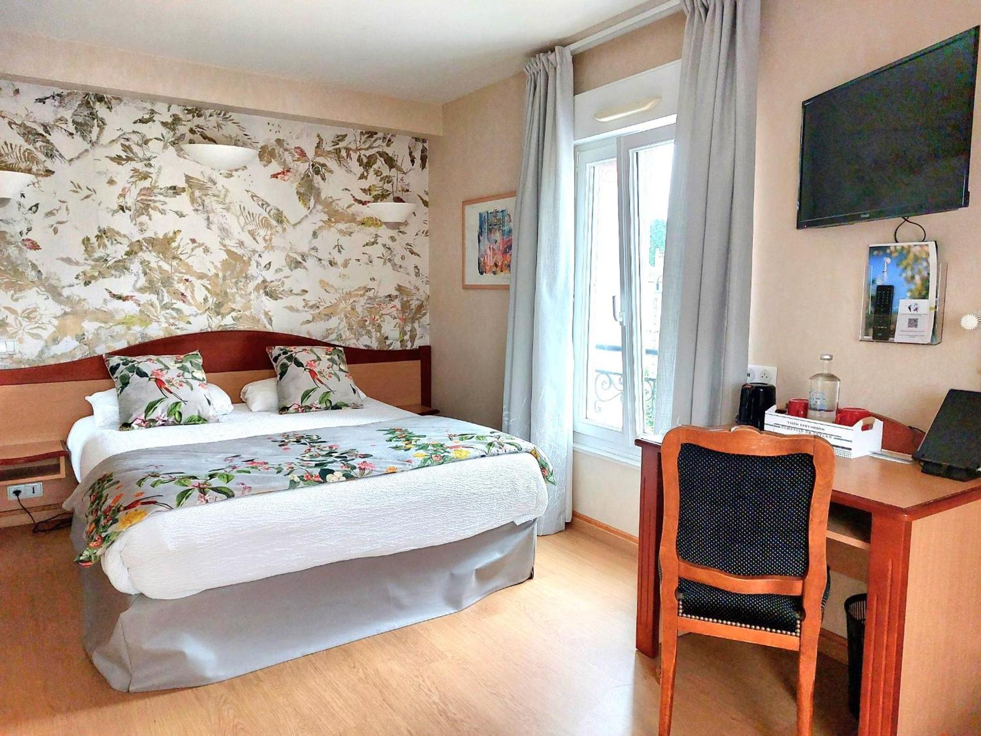 Logis Hotel & Restaurant Des Lacs Celles-sur-Plaine Exterior foto