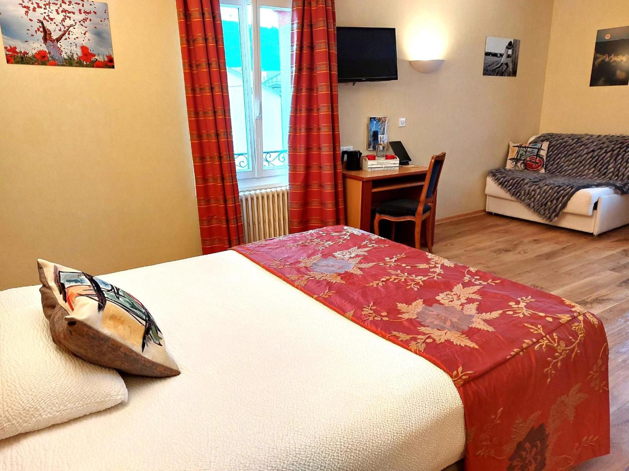Logis Hotel & Restaurant Des Lacs Celles-sur-Plaine Exterior foto