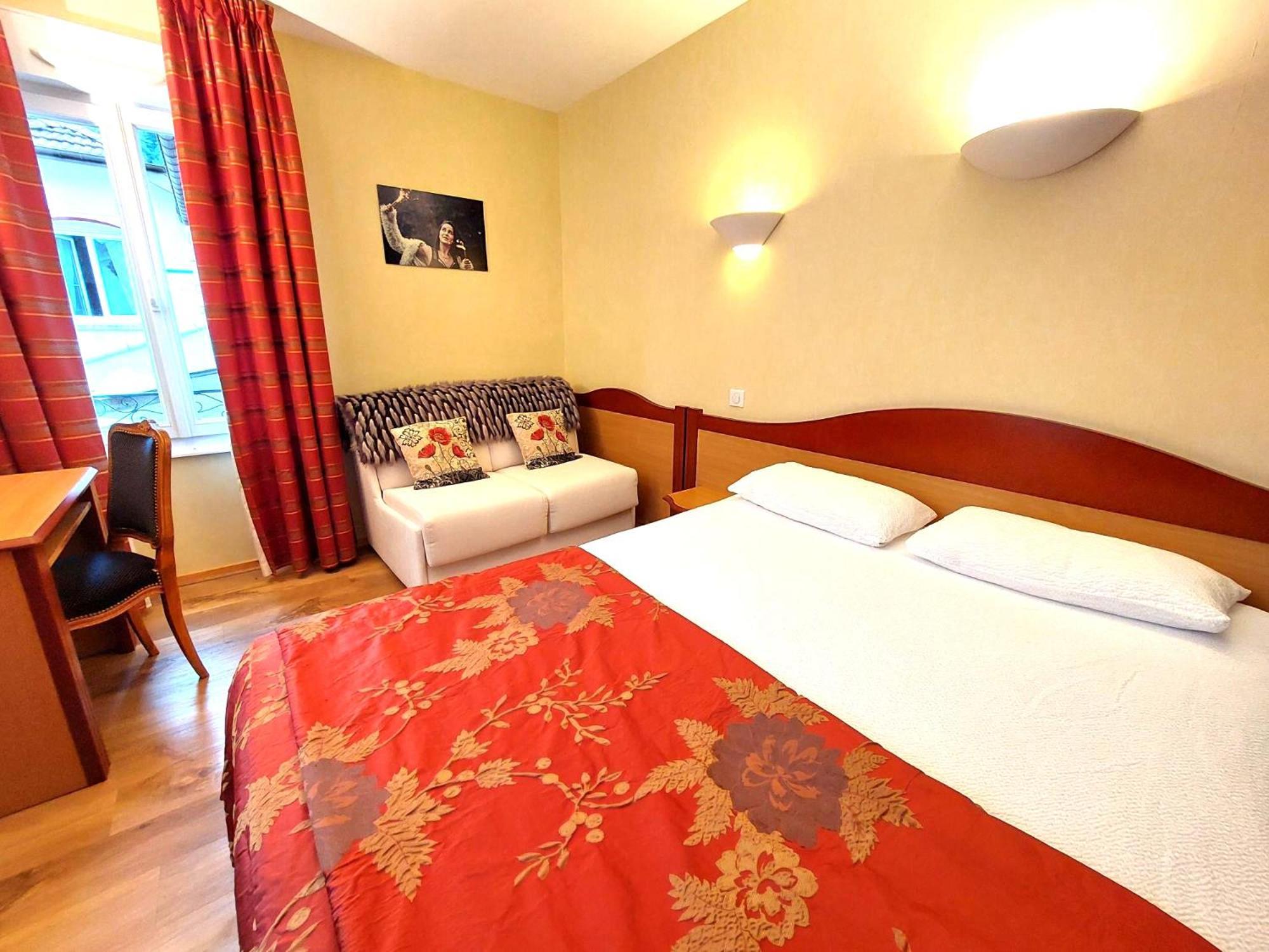 Logis Hotel & Restaurant Des Lacs Celles-sur-Plaine Exterior foto